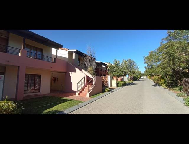 2 BEDROOM TOWNHOUSE FOR SALE IN VORNA VALLEY